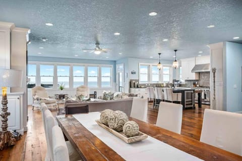 Welcome to Puffin Place! Please enjoy this one of a kind Oregon Coast paradise in Lincoln City.