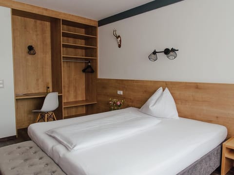 Vierbettzimmer - Drei Kreuz, Hotel House in Salzburg