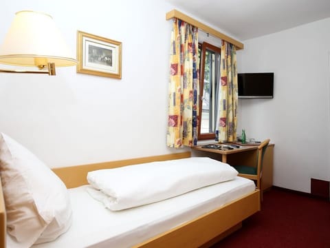 Zimmer 11, Einbett, Du/wc, - Villa Margarethe Bed and Breakfast in Spittal an der Drau