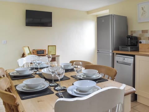 Kitchen/diner | Frondeg, Tanygroes