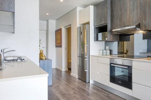 701 Backup-Powered Classic Luxury Apartment 9