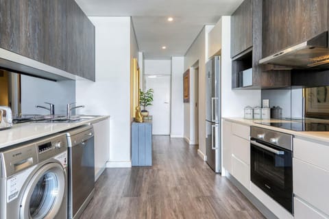 701 Backup-Powered Classic Luxury Apartment 7