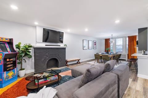 Cozy Open-Concept Living Room for Memorable Evenings