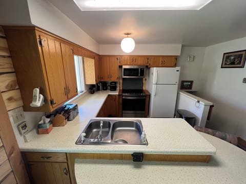 Kitchen Equipped with brand new range!
multiple coffee and ice makers.