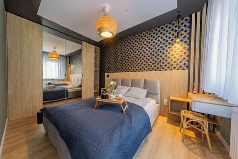 Private Bedroom with Queen Bed and Storage Space | Book Now with RENTUJEMY