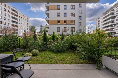 Spacious and Green Private Terrace | Book Now with RENTUJEMY