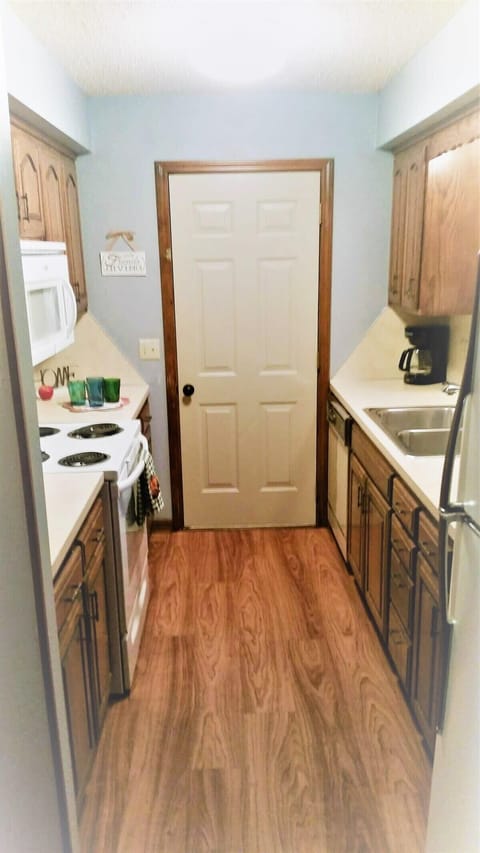 Kitchen with all your basic supplies.