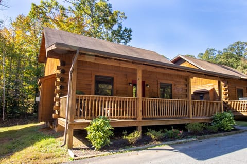 Welcome to Wilderness Presidential Log Cabin 2 Bedroom Retreat! 