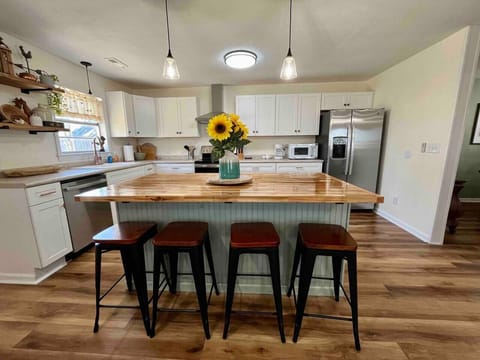 Kitchen with Island Seating