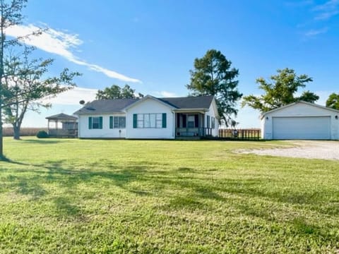 Large Yard and Garage Parking