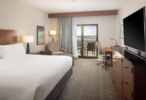 Unit with 1 King size bed.