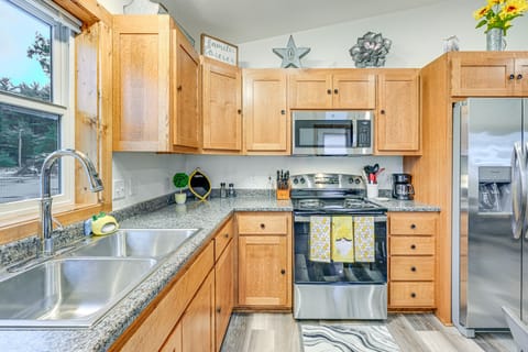 Kitchen | Coffee Maker | Toaster | Crockpot | Spices