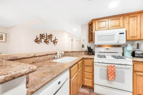 Fully stocked kitchen to ensure a comfortable stay in Mission beach.  Coffee provided. 