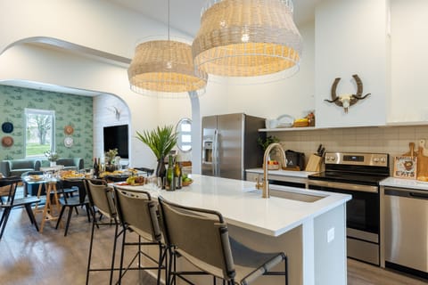 Fully equipped kitchen.