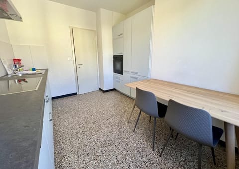 Kitchen with dining table