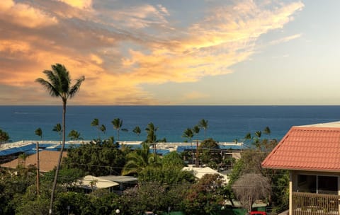 The Kailani Kona Condo, your getaway boasting amazing ocean views!