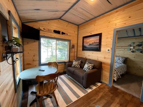 Living Room, dining area, beautiful lake view, smart TV and WIFI