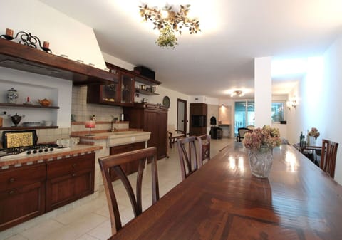 Autumn, Kitchen, Spring, Summer