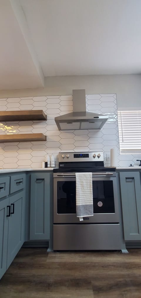 Kitchen - Stove/Oven