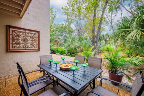 Unwind at the serene patio, relax by the pool, bike to shopping and restaurants or walk .9 miles to the beach - the choice is yours.