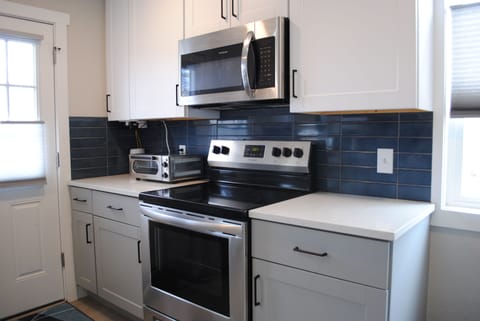 Microwave, toaster/air-fryer, oven.