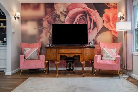 Relax, laugh, and make new memories in a cozy space designed for unwinding together!