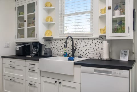 Fully stocked kitchen with all the essentials—coffee maker, cookware, blender, and more—perfect for cooking and dining together!