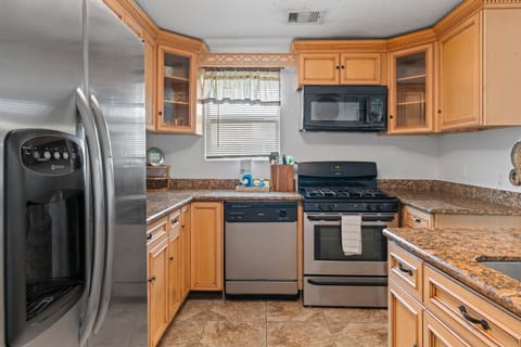 Gas Stove, Dishwasher, Full size amenities.