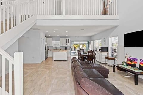 Open concept Living/kitchen/dining area for easy entertainment.