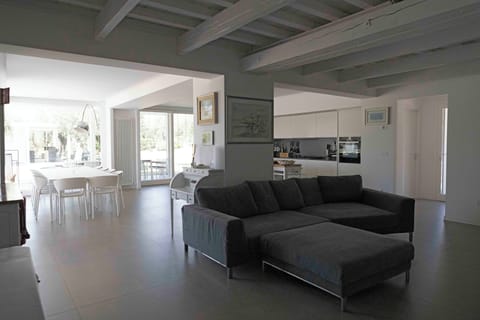 ClickSardegna Luxury Villa Mirage for 14 people, with daily maid service