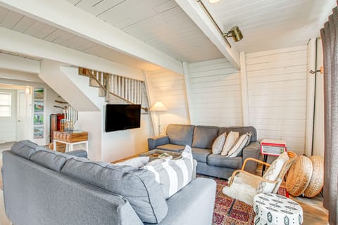 Luxemburg Vacation Rental | 3BR | 1BA | 1,400 Sq Ft | Access Only By Stairs