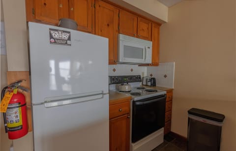 The full-stocked kitchen is the perfect place to cook for your group.