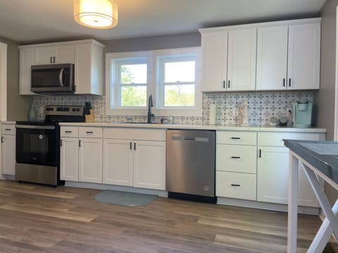 Kitchen:

Stove
Dishwasher
Microwave
Single serving Keurig