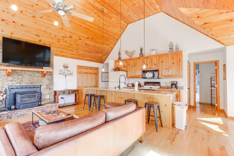 Living Room | 2nd Floor | Free WiFi | Central A/C | Electric Heating