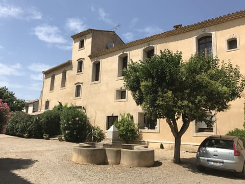 Private Gated Domaine Surrounded by Vineyards 

