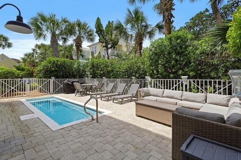 Slice of Paradise Pool