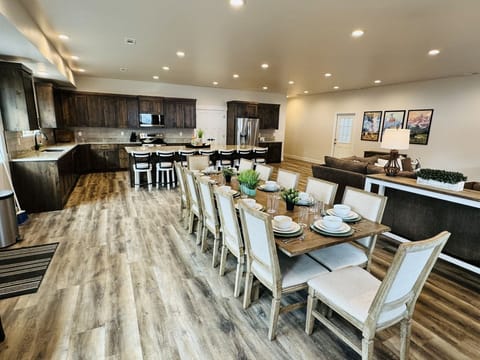Gormet Kitchen, dining table and family room