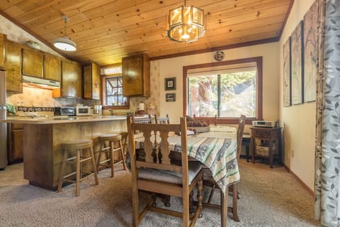 Dining area / Kitchen.