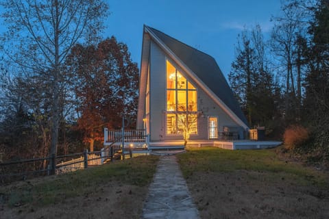 Sevierville Vacation Rental | 2BR | 3BA | Steps to Enter | 2,038 Sq Ft