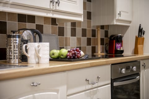 Ground floor: This cottage has a well-equipped kitchen