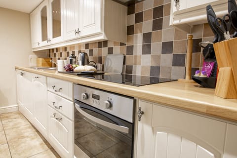 Ground floor: This cottage has a well-equipped kitchen