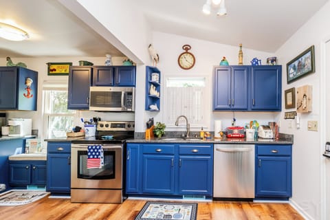 plenty of space to gather in the kitchen