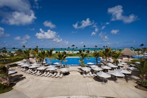 Choose your lounger and soak up ocean-breeze pool days.