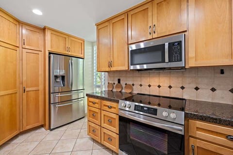 Enjoy the beautiful stainless steel appliances.