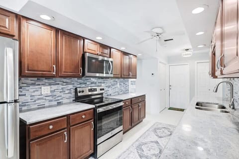 Fully equipped kitchen with brand new appliances