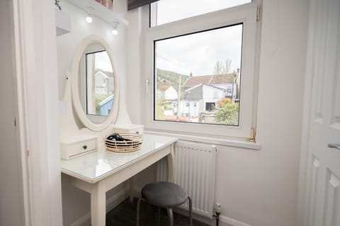 Dressing room and table with mirror