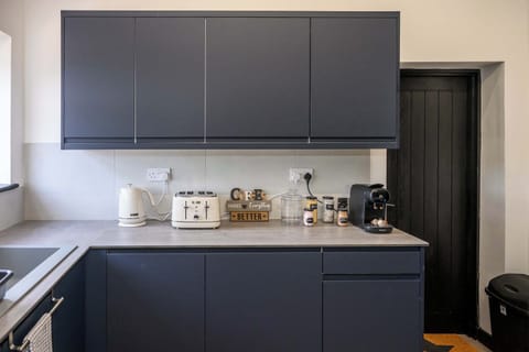 Well equipen kitchen