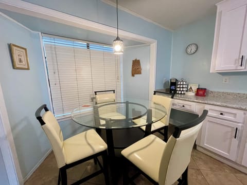 Breakfast area with free coffee for the guest to enjoy