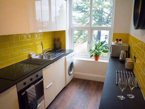 Avenue Road Serviced Apartment Kitchen