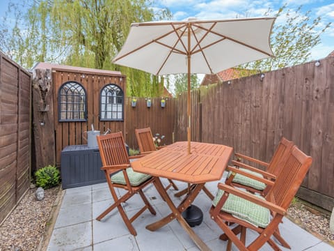 Sitting-out-area | Chaff Cottage, Castle Acre, near Kings Lynn